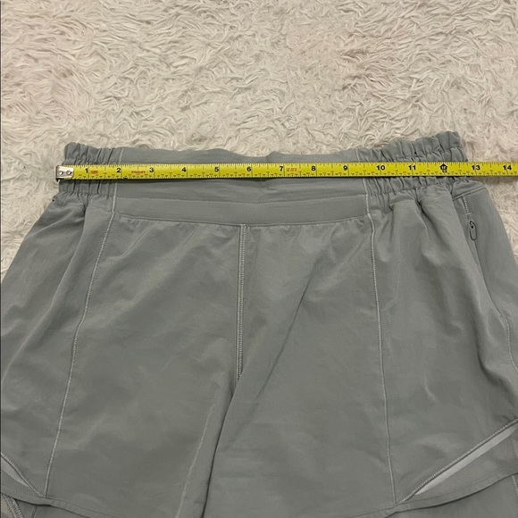 Lululemon Hotty Hots 4” High Rise Shorts Gray Eucalyptus - Picture 4 of 5